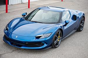 Ferrari 296 GTB 2024, supercar hybride, en excellent état, transaction honnête, dotée d'un moteur V6 biturbo de 3,0 L et d'un moteur électrique - Product Image 2