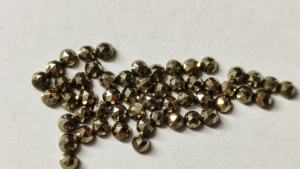 Vente en gros de cabochons de pierres précieuses pyrite naturelle 2mm-6mm pierres à dos plat taillées en rose à facettes Lot de pierres précieuses en vrac - Product Image 4