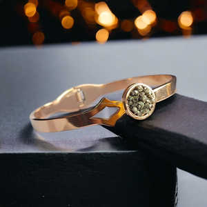 Pulsera abierta de acero inoxidable galvanizada en oro de alta calidad para mujer, brazalete de pirita peruana, joyería pulida de cristal para niñas - Product Image 2