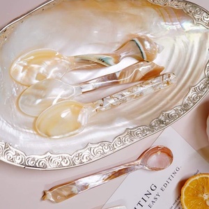 Plaque de nacre faite à la main, fabriquée à partir de coquillages naturels. Parfait pour un service élégant, décor à la maison - Product Image 6