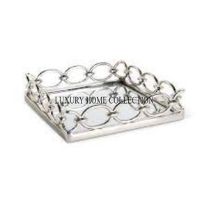 Grand plateau miroir décoratif en métal et verre avec éléments baroques vintage pour une décoration intérieure opulente et un style d'événement spécial - Product Image 2