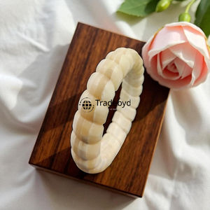 Brazalete con Incrustaciones de Hueso, Joyería de Moda Hecha a Mano de Primera Calidad, Artesanía Elegante con Engaste de Bisel para Regalo Unisex por Tradebyd - Product Image 2