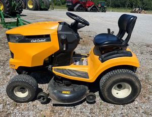 Tractor Cortacésped Cub Cadet XT1 LT 42 Serie Enduro de Grado Industrial, Motor de 4 Tiempos, Potente y Duradero, Alto Rendimiento de 24V para Cortar Césped - Product Image 2