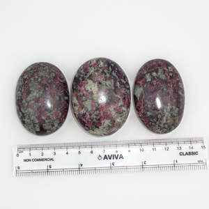 Pierre de palmier en eudialyte naturelle |   Diamant en cristal poli à la main pour la méditation, l'énergie des chakras, le Reiki et la vente en gros - Product Image 6
