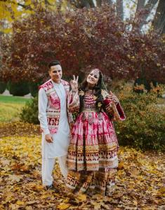 Robe de Mariage Traditionnelle Pakistanaise pour Couple, Vintage, Pashtun, Longue, Motif Floral, Fait Main, Ethnique, Culturelle - Product Image 2