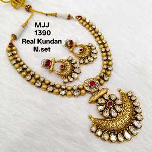 Élégant collier de mariée Kundan avec pierres Polki Forte demande pour les bijoux de mariage et de fête ethniques en vente! - Product Image 3