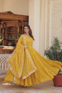 Vestido de Georgette de imitación tradicional con forro de algodón bordado de diseñador y lentejuelas ricas Dupatta listo para enviar en pedidos al por mayor - Product Image 5