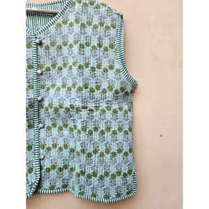 Eleva tu Estilo con esta Chaqueta de Algodón Estampada a Mano, Acolchada, Verde Suave a Rayas, Cómoda, Duradera y Reversible - Product Image 4