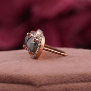 Boucles d'oreilles en or jaune 14 carats avec diamants ovales taillés sel et poivre, sertis halo, fabriqués en laboratoire, bijoux d'anniversaire pour femme - Product Image 3