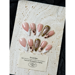 Quiet Star Press on Nail : Accessoire de nail art élégant et discret - Product Image 1