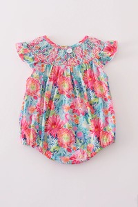 Sunshine Garden Smocked Bubble Cute Baby Girl Outfit con detalles de volantes con estampado floral y algodón suave para clima cálido - Product Image 5