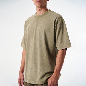 Camiseta Oversize Personalizada con Vinilo Termotransferible, Efecto Desgastado y Blanqueado, con Detalles Únicos en los Hombros, Manga Corta y Cuello Redondo - Product Image 1
