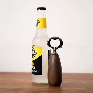 Abrebotellas de madera hecho a mano de calidad y seguro 100% hecho de madera de castaño y nogal resistente - Product Image 5