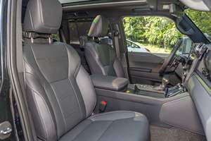 รถ SUV ออฟโรด ขนาดใหญ่ ปี 2024 ระดับพรีเมียม ขับเคลื่อน 4 ล้อ พร้อมระบบกันสะเทือนขั้นสูงและชุดอุปกรณ์เพื่อความสะดวกสบายระดับไฮเอนด์ - Product Image 3