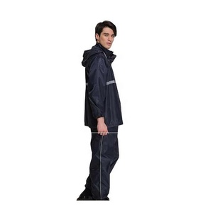 Traje de lluvia para adultos en negro hecho con nylon impermeable que ofrece impresión de logotipo personalizado perfecto para pedidos a granel de 100 piezas - Product Image 3