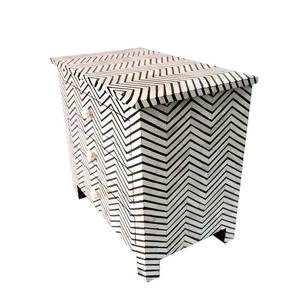 Meuble de chambre à coucher traditionnel en os incrusté fait à la main, table de chevet avec 2 tiroirs, table d'appoint multifonctionnelle, Inde - Product Image 1