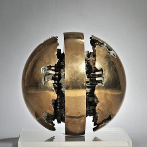 Sculpture abstraite prestigieuse en laiton et aluminium, art décoratif en métal, statue, figurine d'art métallique pour hôtel, décoration de table à domicile - Product Image 1