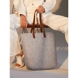 Borse Shopper in Feltro Premium Personalizzate per Promozioni e Merchandising - Product Image 5