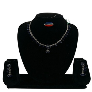 Ensemble collier et boucles d'oreilles en diamant pour femmes pour les mariages et les événements culturels Cadeau parfait pour les célébrations - Product Image 3