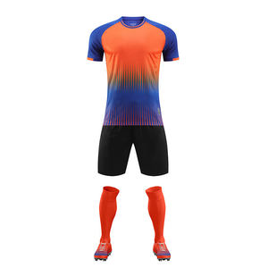 Conjunto de Fútbol Personalizado de Alta Calidad, Camiseta y Pantalones Cortos de Poliéster Transpirable para Entrenamiento y Partidos, Servicio OEM, Impresión de Nombres para Equipos - Product Image 3