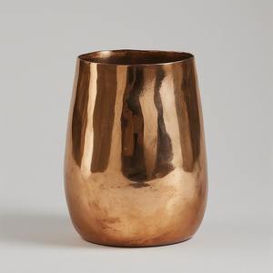 Vase en métal finition cuivre antique avec gravures décoratives sculptées idéal pour les mariages de maisons traditionnelles et les événements de luxe - Product Image 6