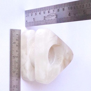 เชิงเทียนหินอ่อนอลาบาสเตอร์สีขาวรูปสามเหลี่ยม ผลิตในอินเดีย สำหรับบ้าน โรงแรม และร้านอาหาร ราคาขายส่งที่ดีที่สุด - Product Image 6