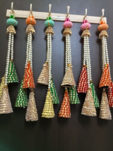 Perlas Étnicas con Borlas de Cono Latkan, Perfectas para Decoración de Fondo en Festivales como Diwali y Bodas, Decoración de Haldi, Mehendi o Sangeet - Product Image 6