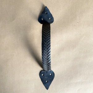 Manija de Puerta Moderna de Hierro Forjado a Mano con Acabado de Aceite, Diseño de Estilo Nuevo y Alta Calidad - Product Image 4