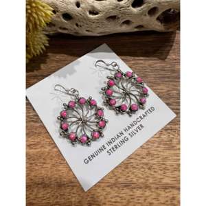 Pendientes Colgantes Navajo Hechos a Mano con Ópalo Rosa (Sintético) y Plata de Ley, Diseño Floral - Product Image 3