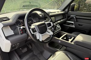 2023 Land Rover Defender 110 S TRAK Edition Gasolina, Bajo Kilometraje - Product Image 4