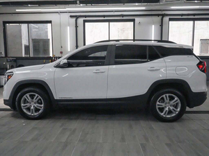 GMC Terrain SLE Turbo AWD 2023 d'occasion, sièges en cuir, faible kilométrage, prix compétitif, en stock, prêt à être expédié - Product Image 1