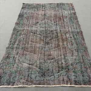 Alfombra Turca de 5.1x8.1 pies, Alfombra Vintage Grande, Alfombra de Lana con Estampado Animal Marrón - Product Image 1