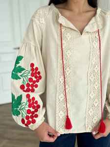 Chemisier traditionnel brodé de fleurs beige fait à la main pour femmes Vêtements culturels d'Ukraine Taille naturelle Style Vishivanka - Product Image 4