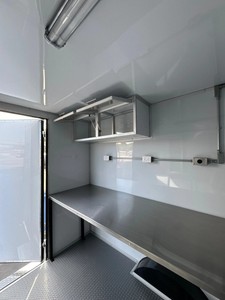 Remolque de Comida Cerrado Azul de 3500 lb con Aire Acondicionado Integrado, Espacio de Preparación Eléctrico Incorporado, Diseño Moderno con Garantía - Product Image 2
