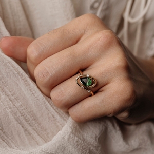 Venta al por mayor de diseño personalizado 10K/14K/18K Oro Verde turmalina pera corte anillo de compromiso diamante acentos IGI certificado laboratorio creado - Product Image 1