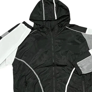Ensemble de short coupe-vent avec logo personnalisé de qualité supérieure Short de jogging coupe-vent en nylon respirant avec veste à capuche élégante - Product Image 6