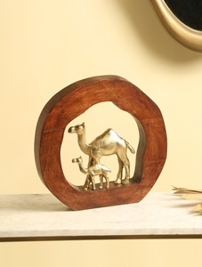 Chariot à chevaux en laiton, pièce d'art pour la décoration de la salle à manger, centre de table, décoration de bureau, pièce d'accent artisanale - Product Image 2