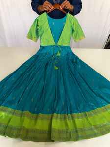 เซ็ตชุดคลุมสไตล์บูติกสุดพิเศษแบบอินเดียชุดผ้าไหมชุดแฟนซีใส่ทำงานชุดประจำชาติทันสมัยล่าสุด - Product Image 2