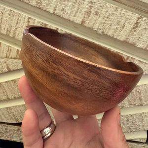 Tazón Redondo Ondulado de Madera de Acacia Pulida Hecho a Mano por los Mejores Artesanos, Ecológico, a los Precios Más Bajos - Product Image 1