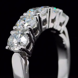 Bague de mariage pour femme en or blanc 18 carats certifiée pour diamant naturel, 1,00 carat, taille brillant, sertissage en canal, romantique et luxueuse - Product Image 1