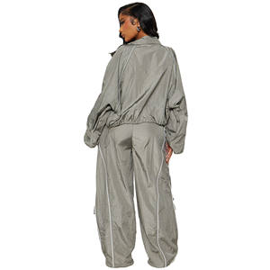 Conjunto Deportivo con Capucha para Mujer, Cortavientos, 100% Poliéster, Estampado Personalizado, Secado Rápido, Reversible, Estilo Premium - Product Image 3