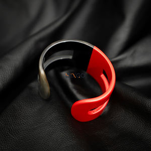 Meilleur vendeur BIXGO Bracelet en corne de buffle en forme de C laqué rouge de qualité supérieure Gravure de la lettre H Fait à la main Style bohème vietnamien Cadeau - Product Image 1