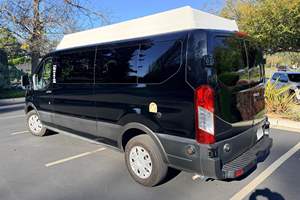 Furgoneta Camperizada Usada 2019 Transit 350 XLT, Volante a la Izquierda, Asientos de Cuero, Interior Claro, Motor V6, Techo Elevable, Bajo Kilometraje - Product Image 4