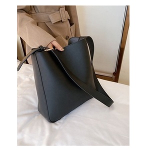 High Quality Handmade English Style <b>Shoulder</b> Bag Genuine Leather with <b>Strap</b> Summer Top Indian Supplier Manufacturer - Product Image 4