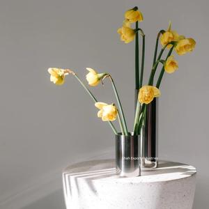 Artesanías Florero de metal Florero Forma de cilindro Florero floral en color dorado para el hogar Sala de estar Oficina Decoraciones de mesa - Product Image 6