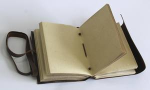 Agenda en cuir de buffle de luxe personnalisé pour entreprise, design en relief en forme de cœur, avec des cordons en cuir, reliure cousue, papier non ligné - Product Image 6