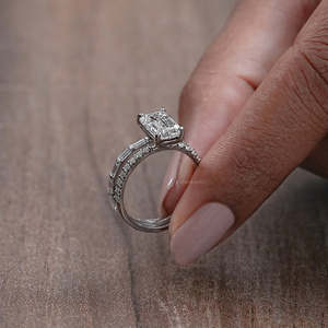 HPHT CVD Lab Diamond Emerald Cut Solitaire Accent 18K 14K Oro puro OEM ODM Bulto para Bodas de mujeres y anillos de promesa nupcial - Product Image 4