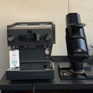 ORDENE AHORA LA NUEVA La Marzocco Linea Mini R - Negra con Accesorios - Product Image 1