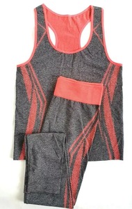 Fábrica de ropa de yoga Logotipo frontal sólido personalizado 2 piezas Sujetador de yoga sin costuras Pantalones de fitness para mujeres - Product Image 5