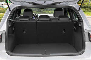 Berline compacte turbo d'occasion 2025, conduite à gauche, automatique, adaptée aux taxis et aux services de transport en ligne - Product Image 6